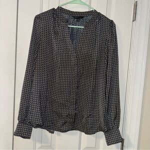 Banana Republic Navy and White Patterned Blouse. Size Medium. Career.
